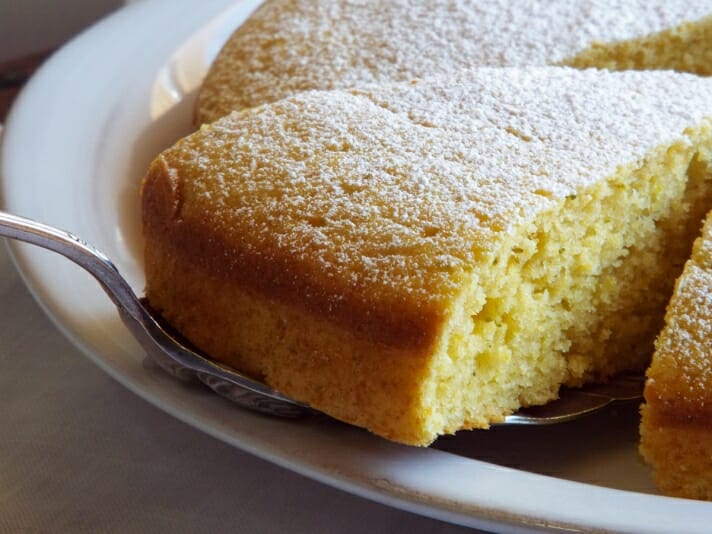 6 Dicas para Fazer um Bolo Cremoso de Fubá Delicioso