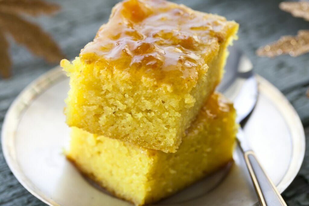 Como fazer um bolo de fubá cremoso em 4 passos simples, rápido e prático