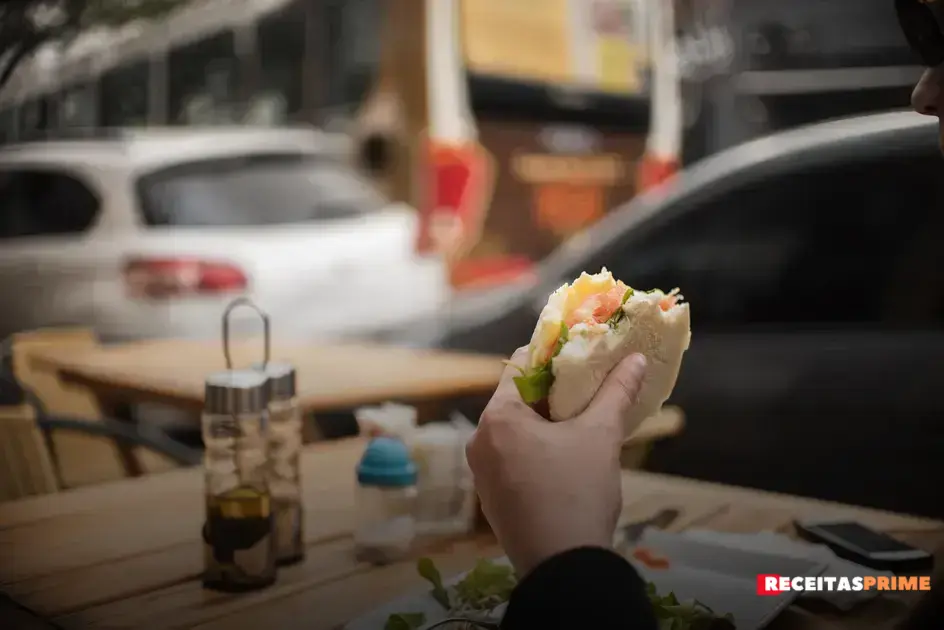 A influência cultural na comida de rua: uma viagem gastronômica
