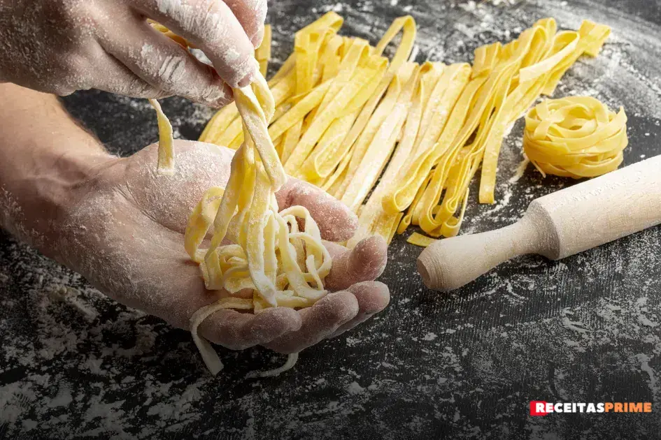 Aprenda a fazer uma massa de pizza deliciosa em poucos passos