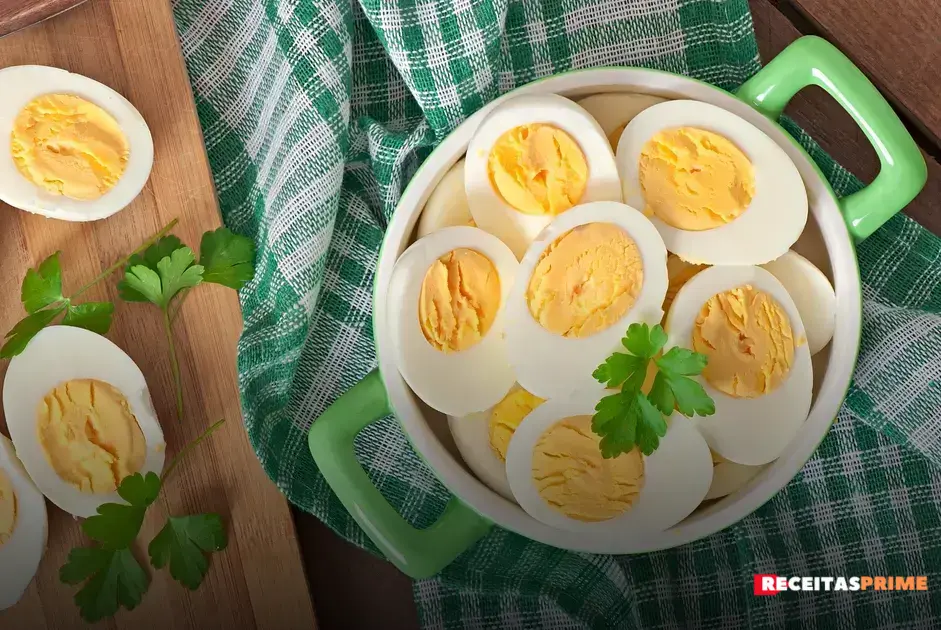 Bolinho de chuva com recheio de ovos moles e canela