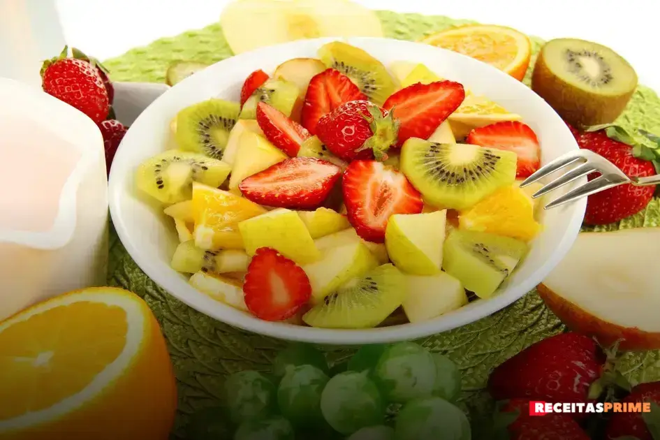 Combinações de ingredientes para inovar nas saladas de frutas