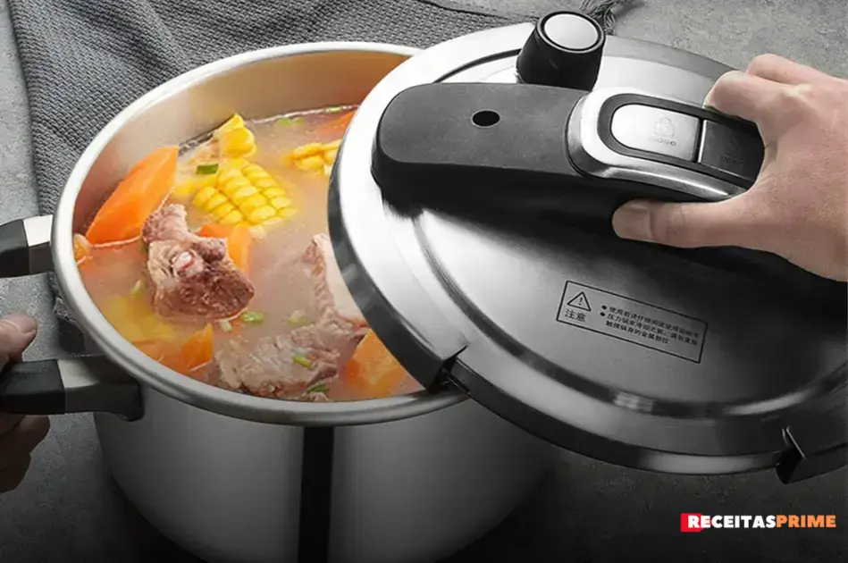 macarrão na panela de pressão