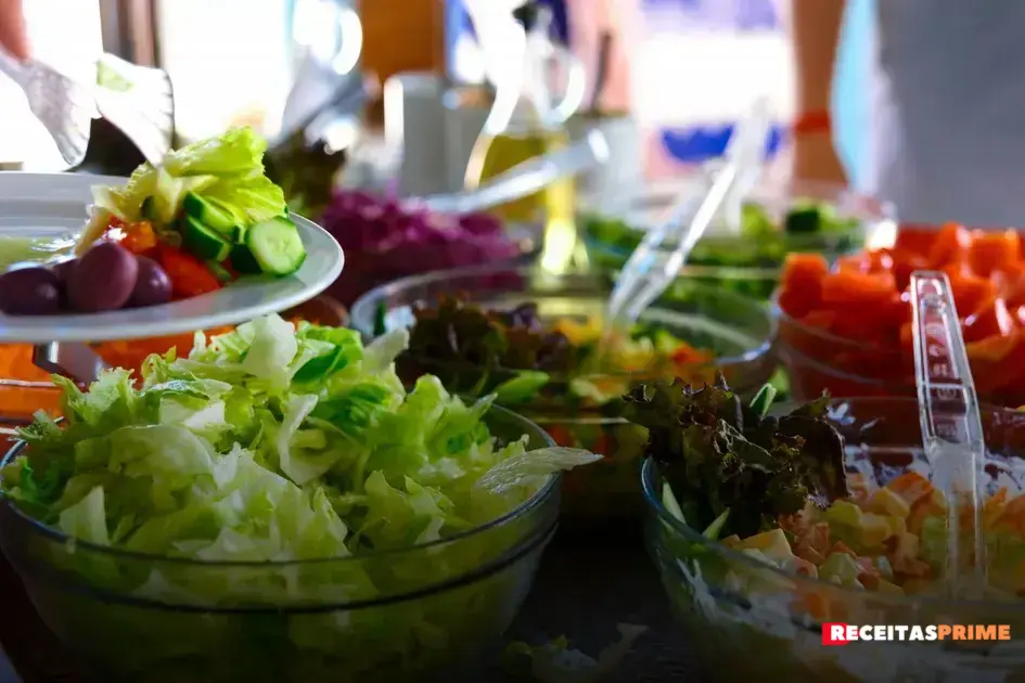 Combinações de saladas perfeitas para acompanhar seu fricassê de frango