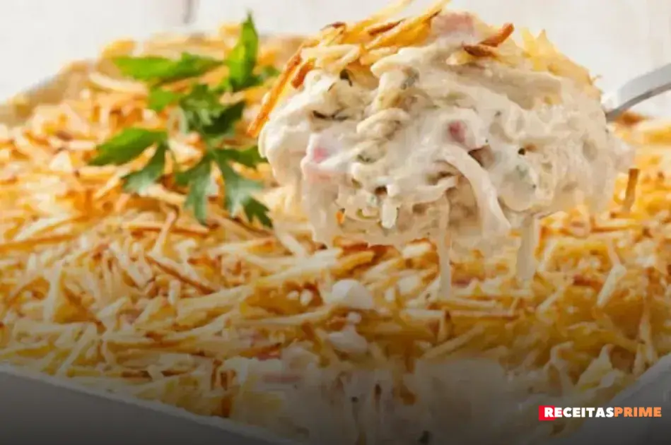 fricassê de frango com arroz e salada